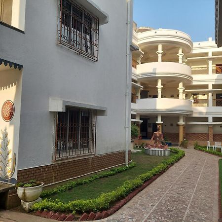 Hotel Kolam Shanti Niketan Luaran gambar