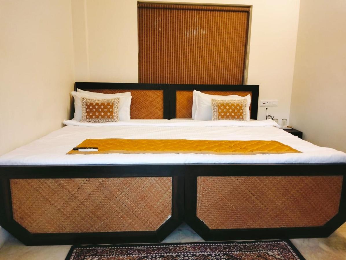 Hotel Kolam Shanti Niketan Luaran gambar