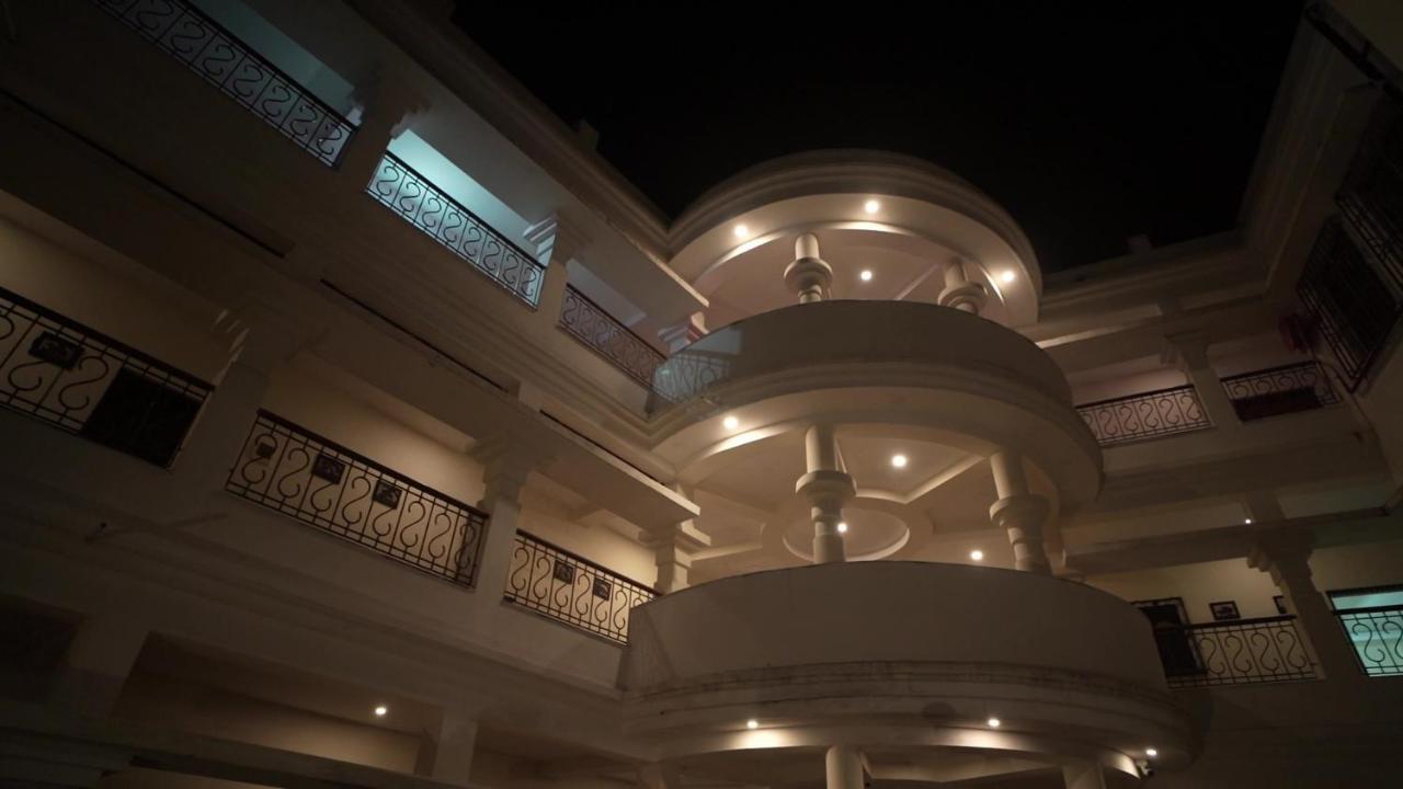 Hotel Kolam Shanti Niketan Luaran gambar
