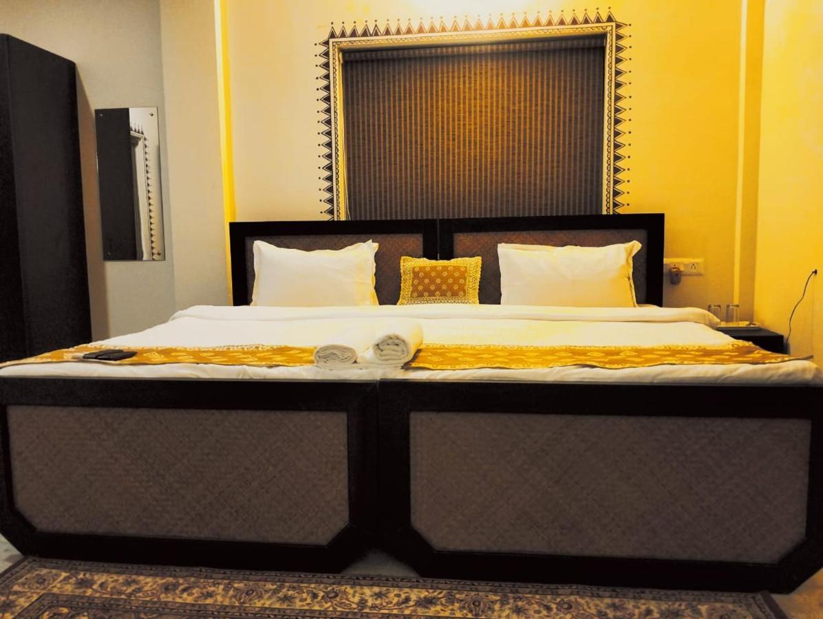 Hotel Kolam Shanti Niketan Luaran gambar