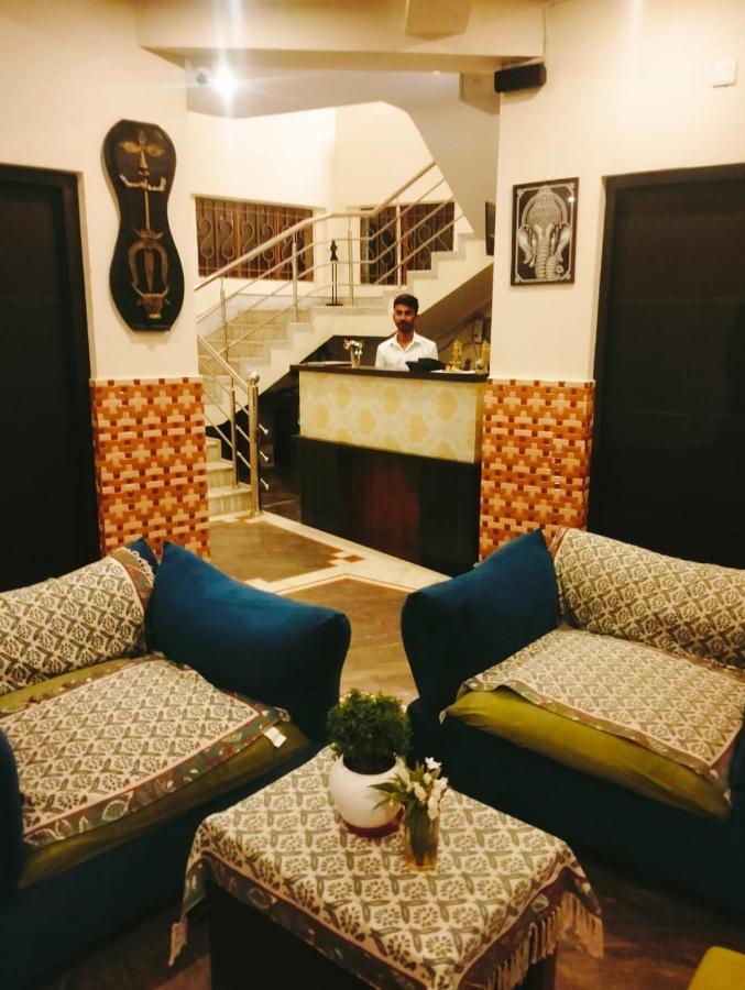 Hotel Kolam Shanti Niketan Luaran gambar