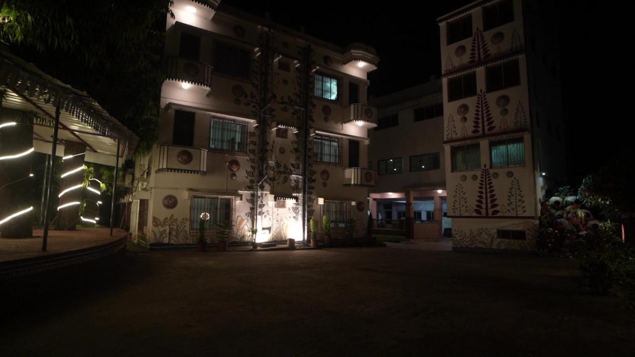 Hotel Kolam Shanti Niketan Luaran gambar