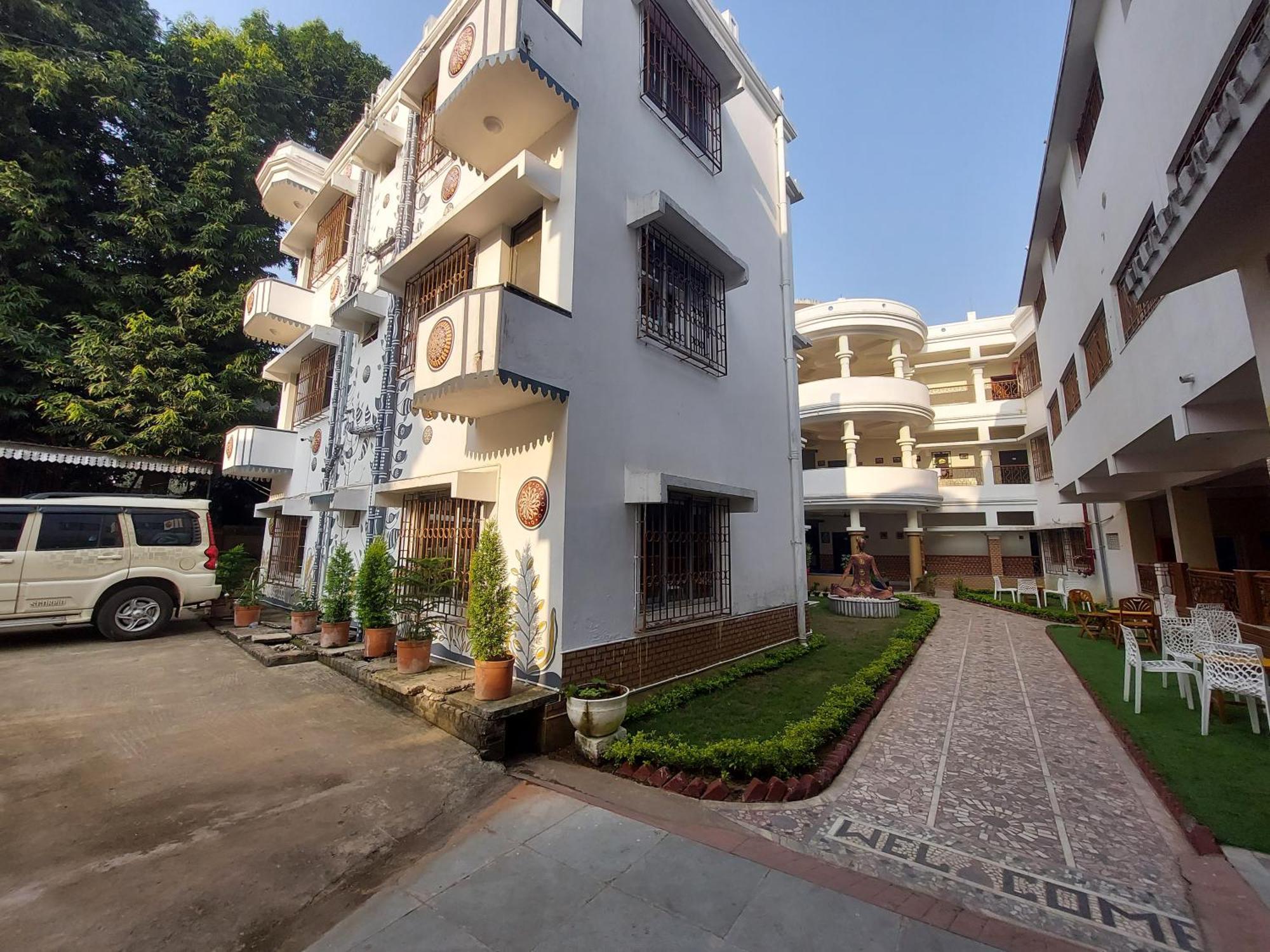Hotel Kolam Shanti Niketan Luaran gambar