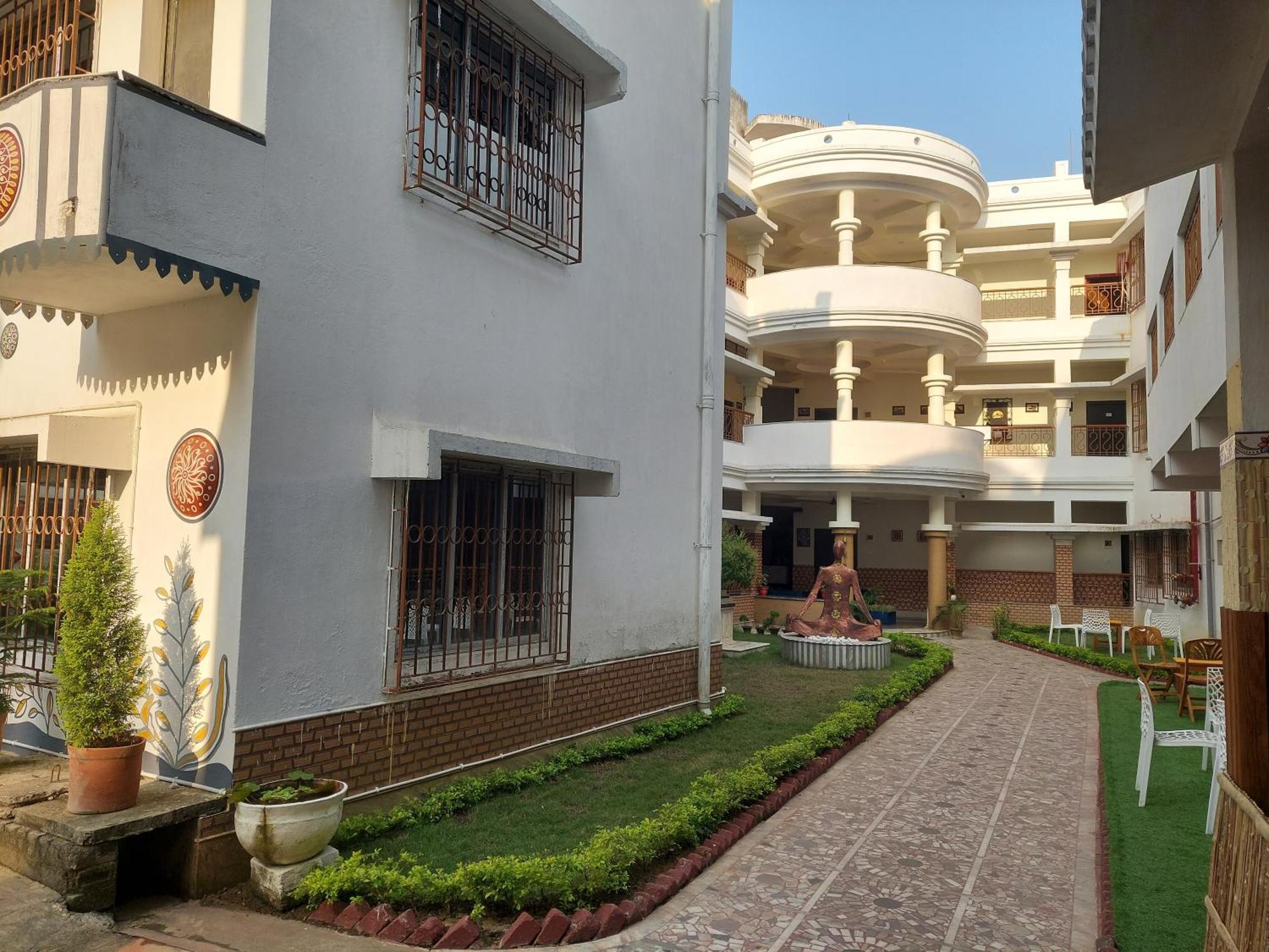 Hotel Kolam Shanti Niketan Luaran gambar