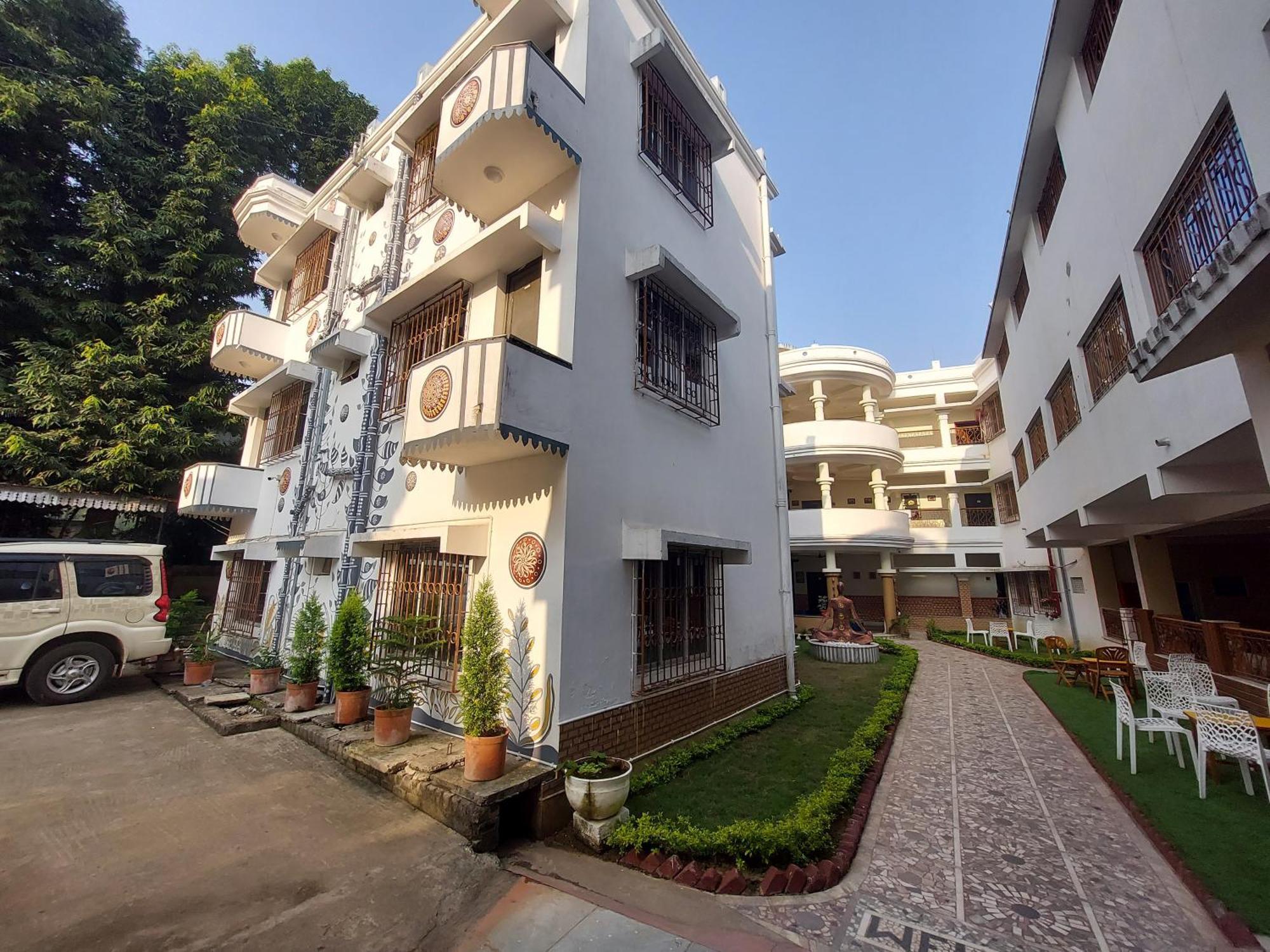 Hotel Kolam Shanti Niketan Luaran gambar